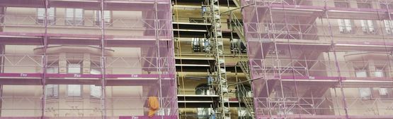 Fasadrenovering med hjälp av en byggnadställning i Göteborg